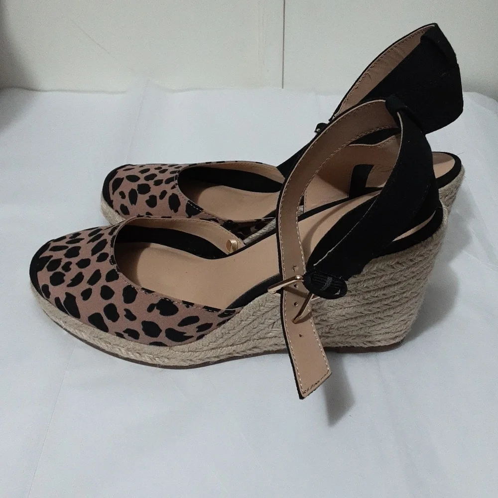 LOFT Leopard Print‎ Women's 8 Wedge Sandals